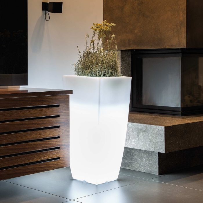 Vaso in Resina mod. Agave Quadrato con Led main product photo